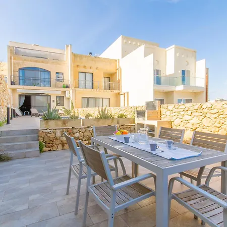 Ta'siku Gozitan Pool & Hot Tub - Happy Il-Pergla