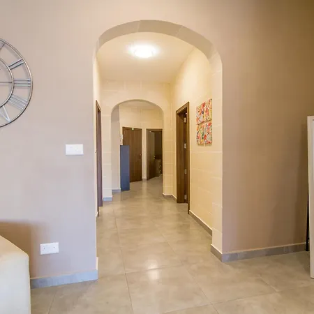 Ta'siku Gozitan Pool & Hot Tub - Happy Il-Pergla