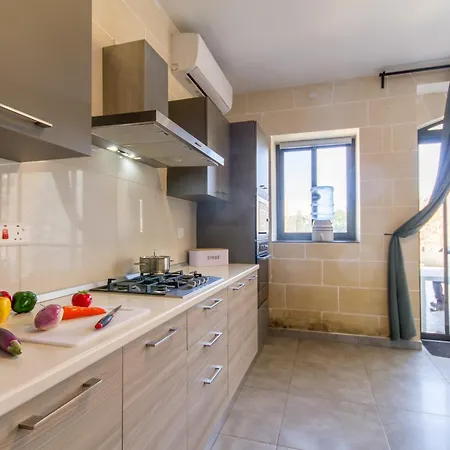 Ta'siku Gozitan Pool & Hot Tub - Happy *