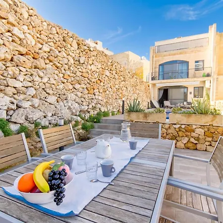 Ta'siku Gozitan Pool & Hot Tub - Happy Il-Pergla
