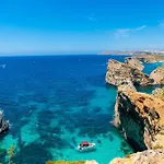 Ta'siku Gozitan Pool & Hot Tub - Happy