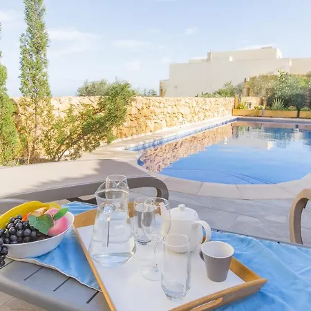 Ta'siku Gozitan Pool & Hot Tub - Happy * Il-Pergla