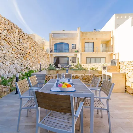 Ta'siku Gozitan Pool & Hot Tub - Happy Vakantiehuis Il-Pergla