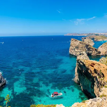 Ta'siku Gozitan Pool & Hot Tub - Happy