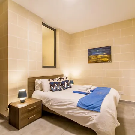 Ta'siku Gozitan Pool & Hot Tub - Happy Il-Pergla