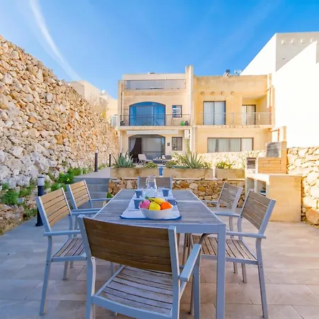 Ta'siku Gozitan Pool & Hot Tub - Happy