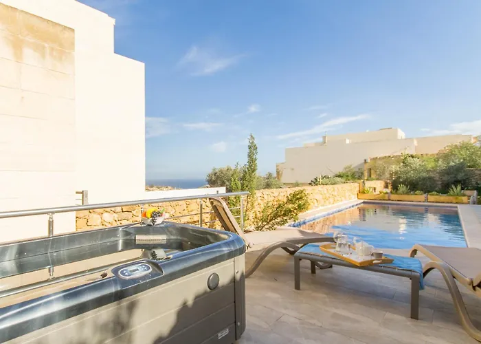 Vakantiehuis Ta'siku Gozitan Pool & Hot Tub - Happy