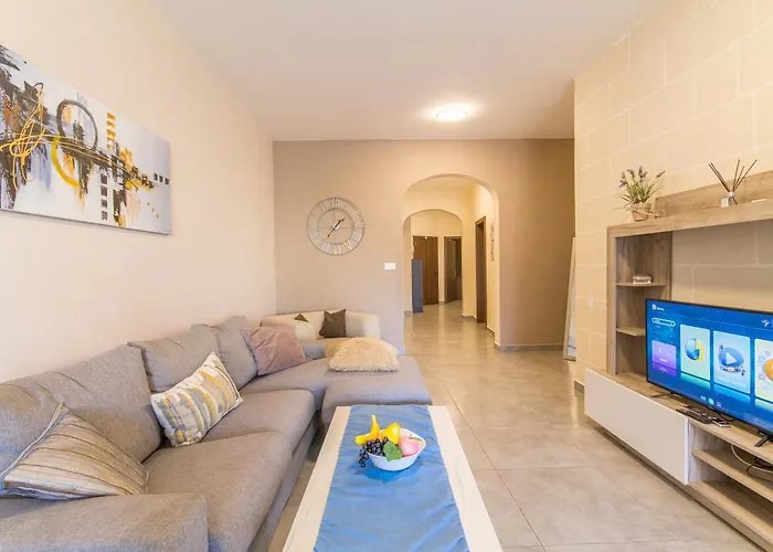 Holiday home Ta'siku Gozitan Pool & Hot Tub - Happy *