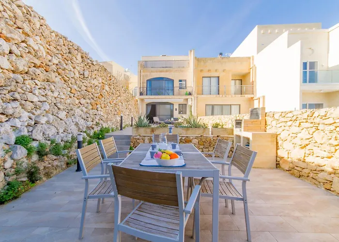 Ta'siku Gozitan Pool & Hot Tub - Happy Vakantiehuis Il-Pergla