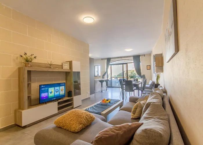 Ta'siku Gozitan Pool & Hot Tub - Happy *