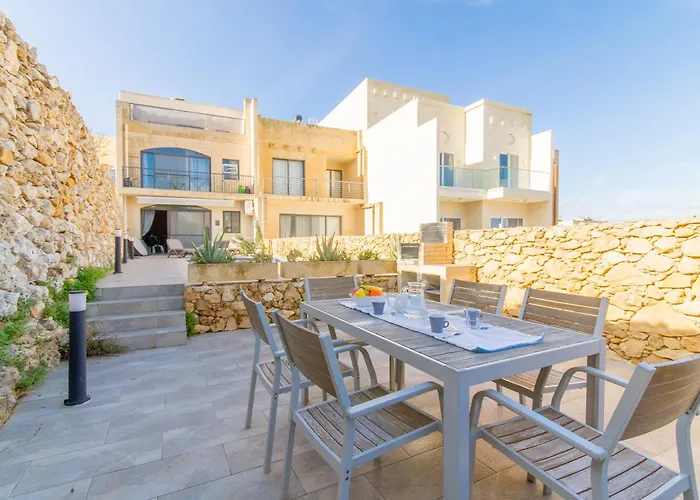 Ta'siku Gozitan Pool & Hot Tub - Happy Il-Pergla