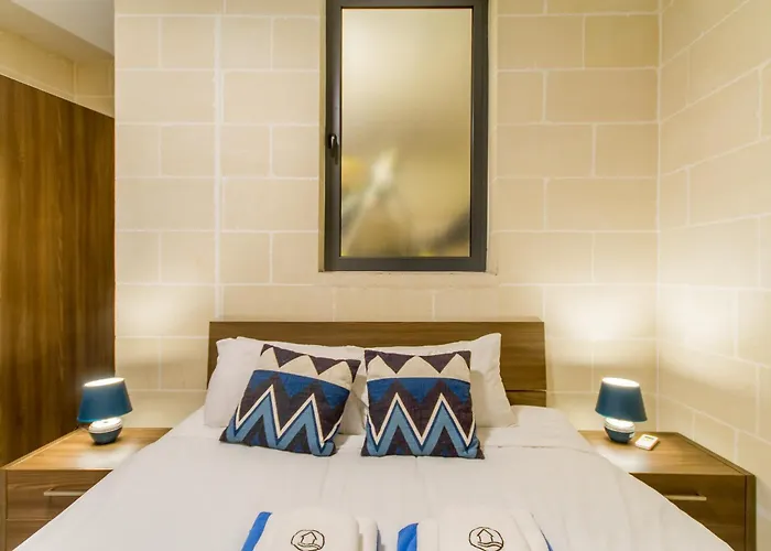 Ta'siku Gozitan Pool & Hot Tub - Happy * Il-Pergla