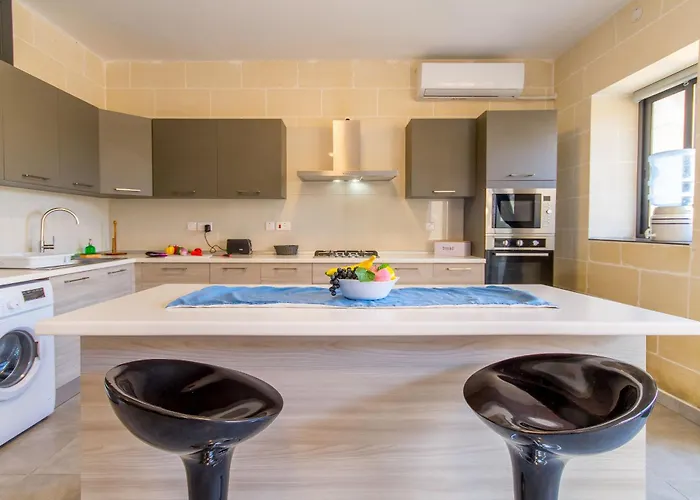 Ta'siku Gozitan Pool & Hot Tub - Happy