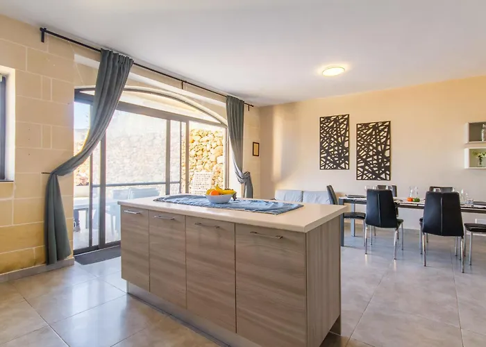 Ta'siku Gozitan Pool & Hot Tub - Happy Vakantiehuis