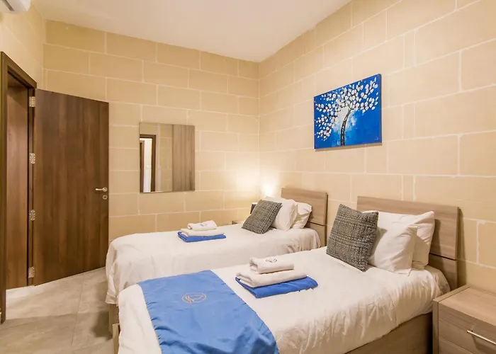 Vakantiehuis Ta'siku Gozitan Pool & Hot Tub - Happy *